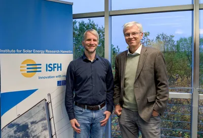 Vorstand des Fördervereins Matthias Littwin und Institutsdirektor des ISFH Prof. Dr.-Ing. Rolf Brendel